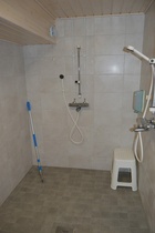 Alakerta suihkutilat